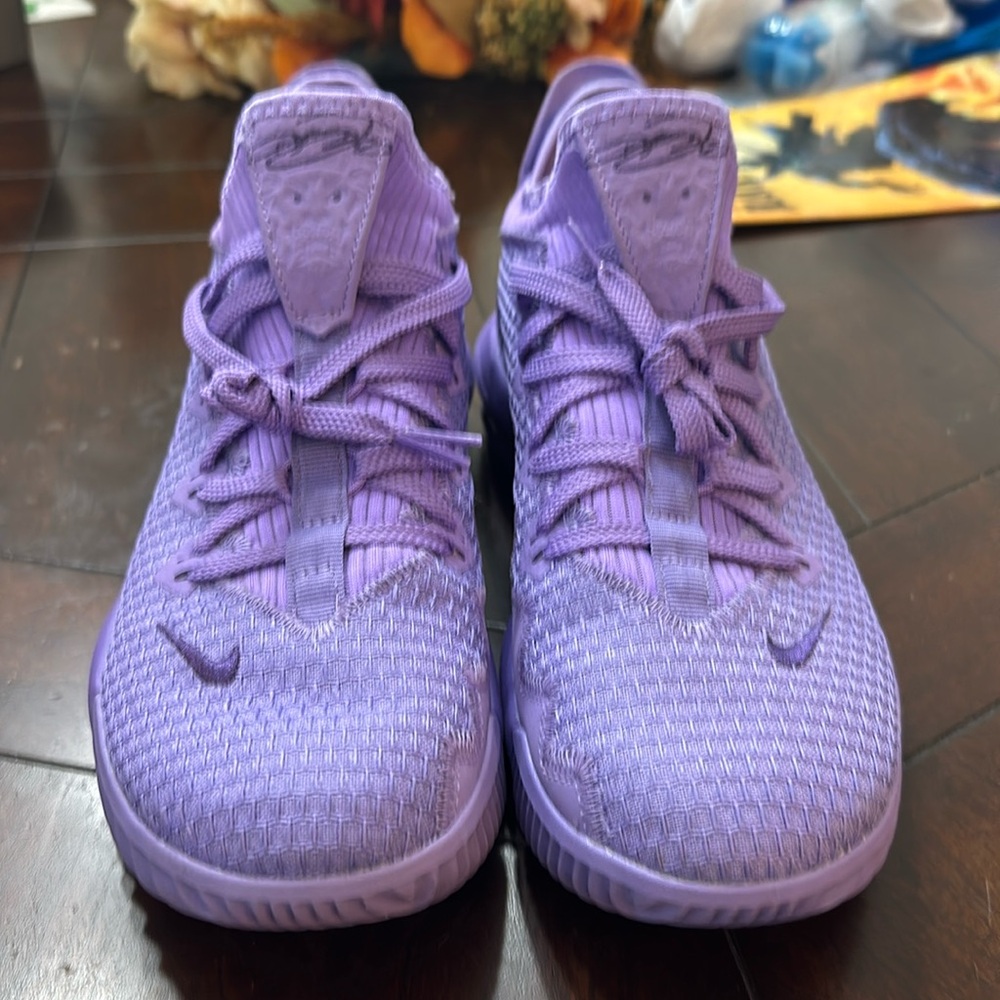 Used LeBron 16 Low Atomic Purple Size 8.5